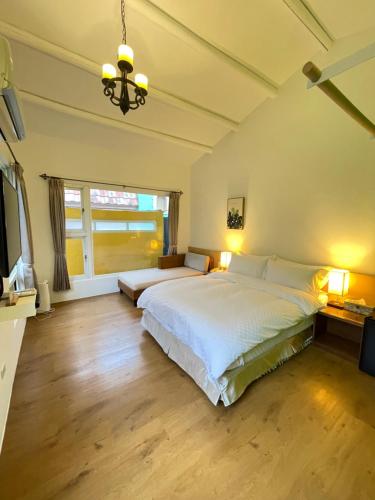 room-image