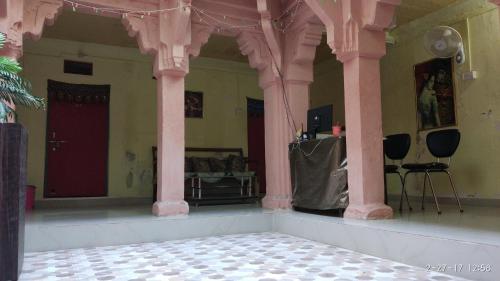 room-image