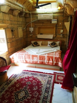 room-image