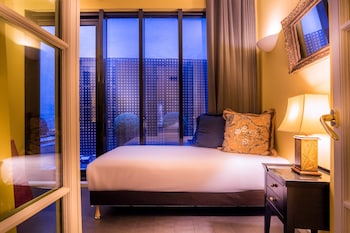 room-image