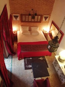 room-image