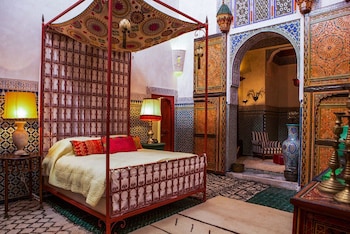 room-image