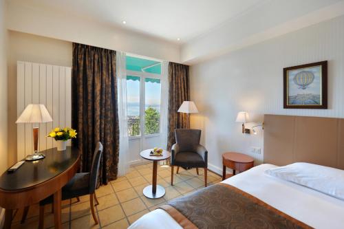 room-image