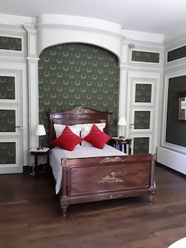 room-image