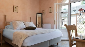 room-image
