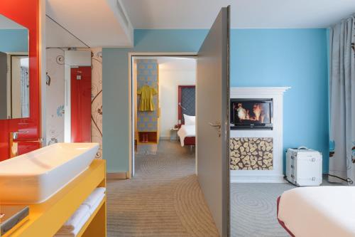 room-image