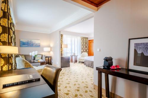room-image
