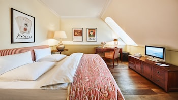 room-image