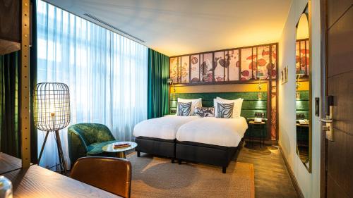 room-image