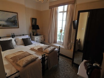 room-image