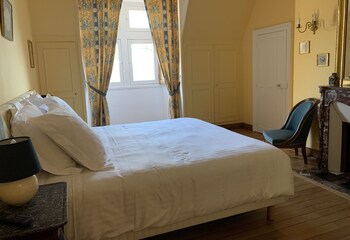 room-image