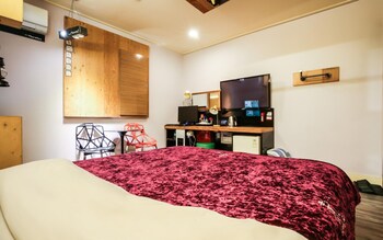 room-image