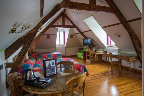 room-image