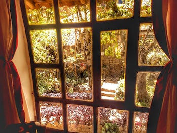 room-image