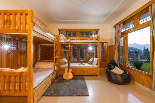 room-image