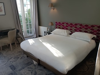 room-image