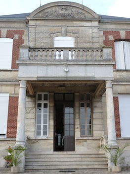 room-image