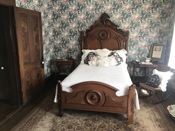 room-image