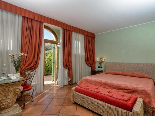 room-image