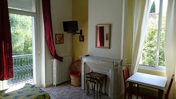 room-image