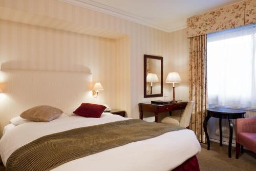 room-image