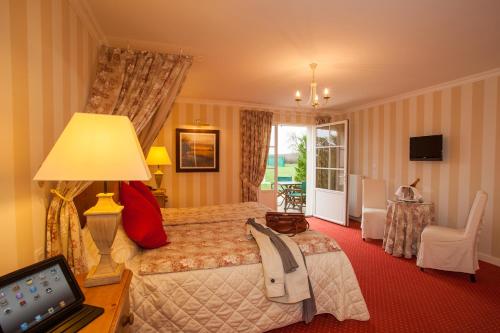 room-image