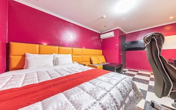 room-image