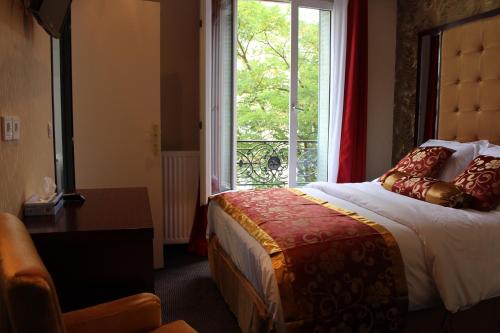 room-image