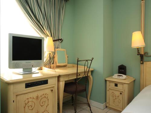 room-image