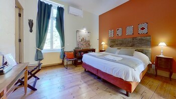 room-image