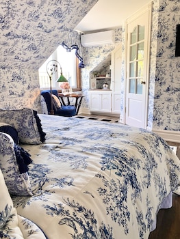 room-image