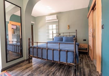 room-image