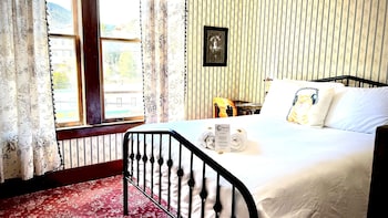 room-image