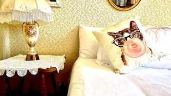 room-image