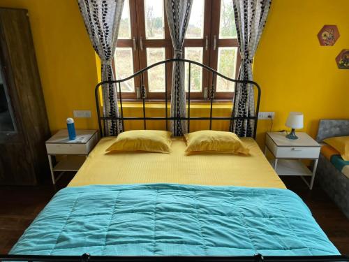 room-image