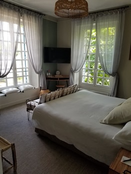 room-image