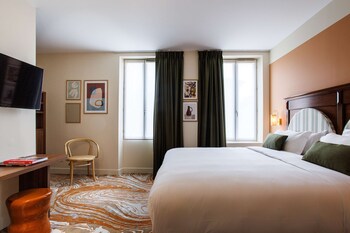 room-image