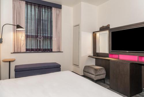 room-image