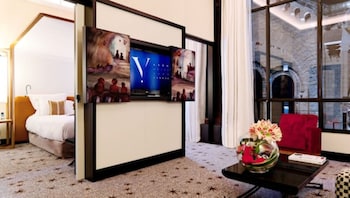 room-image
