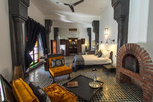 room-image