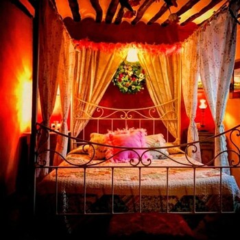 room-image
