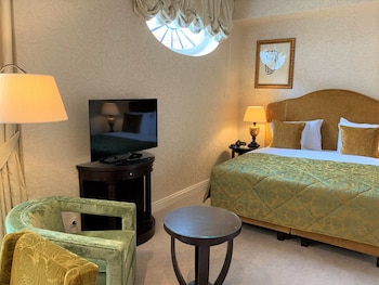 room-image