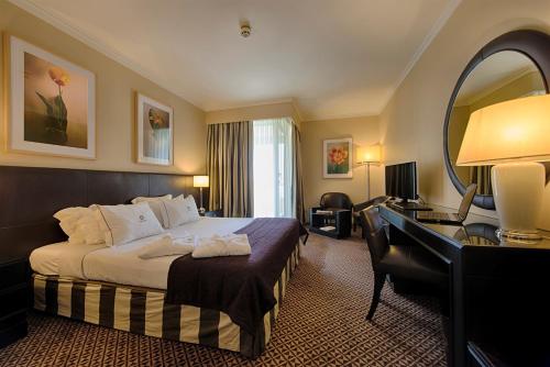 room-image