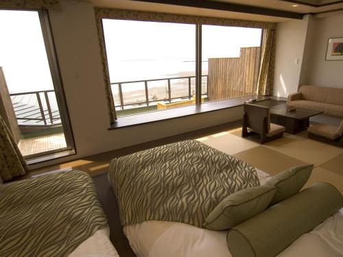 room-image