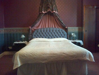 room-image