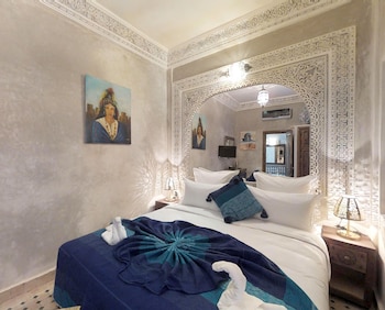 room-image