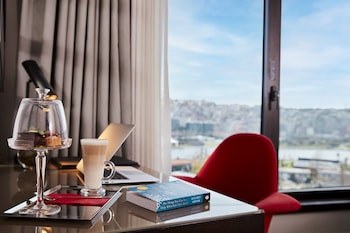 room-image