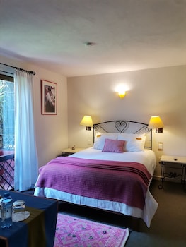 room-image