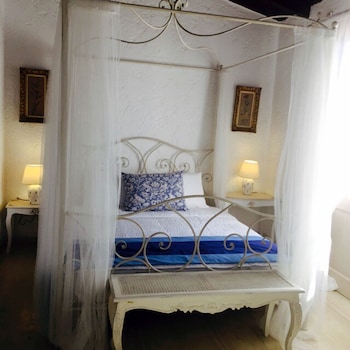room-image