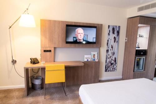 room-image